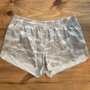 Athleta hustle 3” short SzL